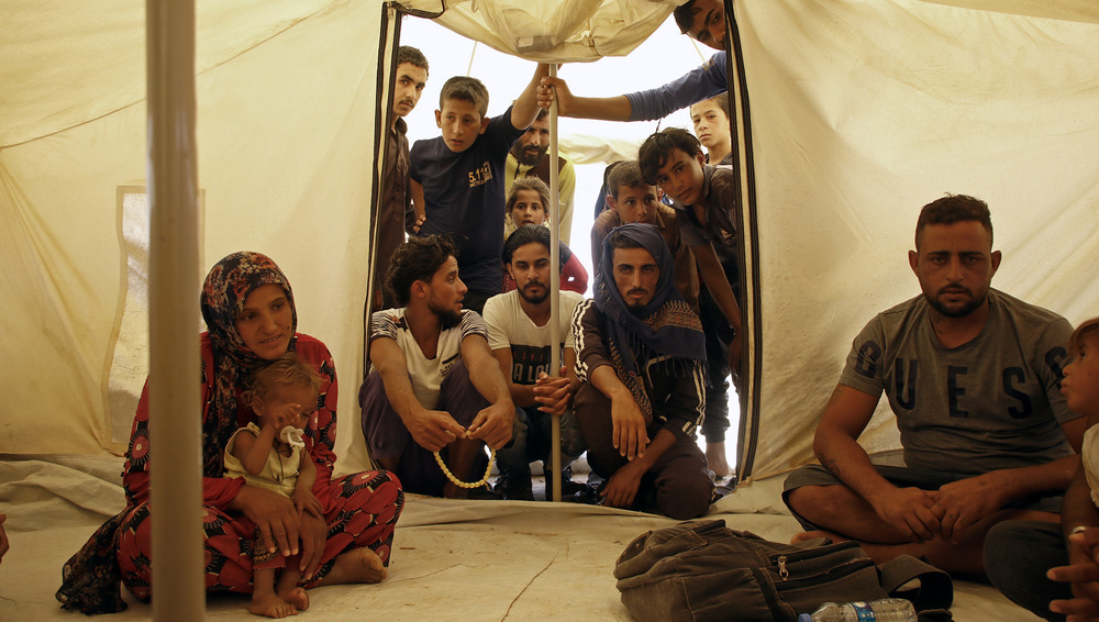 Syrians return to camps seeking aid as economic crash bites